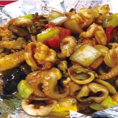 Жареные морепродукты на сковородев ГУаНЬ ЯНЬ по цене 1870 ₽