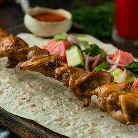 Шашлык из куриного бедра в Баклажан в ТЦ 