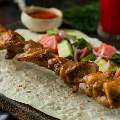 Шашлык из куриного бедра в Баклажан в ТЦ 