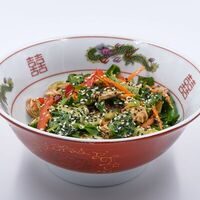 Азиатский салат с цыпленком в Bar 812