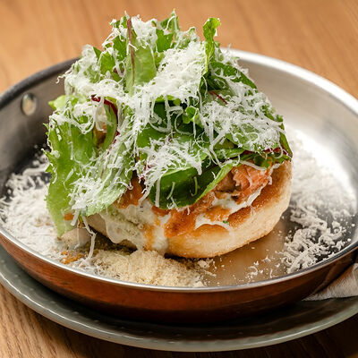 Панэ с лососем и яйцом пашот в Olio по цене 890 ₽