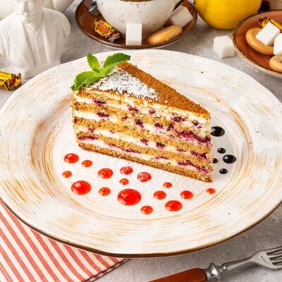 Сметанник с черной смородиной в Или по цене 290 ₽