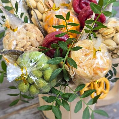 Мужской букет в пивной кружке в Buketonline - Съедобные букеты и клубника в шоколаде по цене 6050 ₽