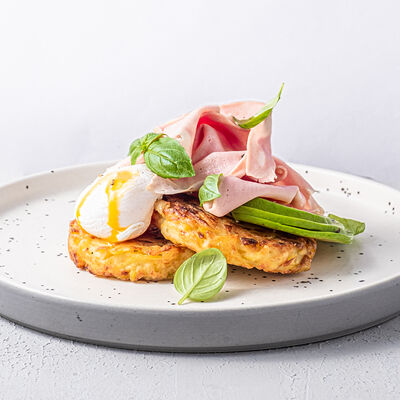 Драник с мортаделлой и авокадо в Мечтатели по цене 520 ₽