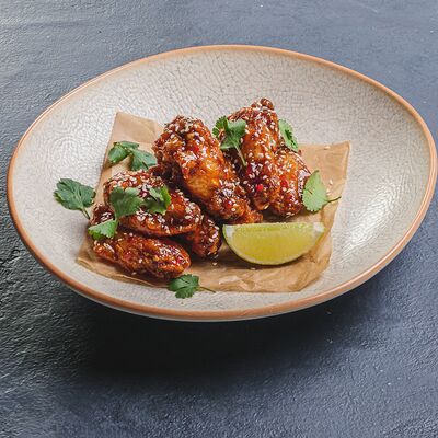 Куриные крылья в LAFALounge & cafe по цене 650 ₽