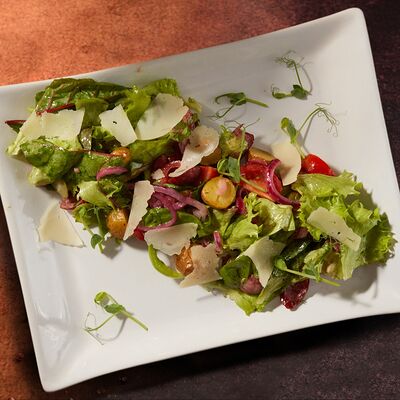 Салат Мюнхенский в BierBurg по цене 599 ₽