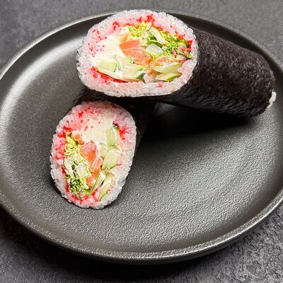 Завертон с лососем в Лосось Sushi & Oysters по цене 790 ₽