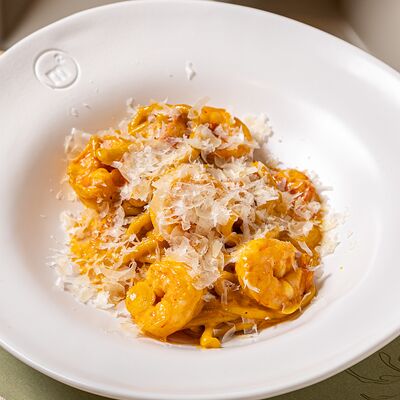 Спагетти с креветками в М2 Органик Клуб Зиларт по цене 1200 ₽