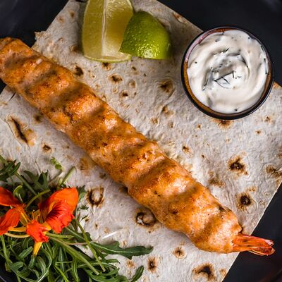 Люля-кебаб из креветок и лосося с соусом Дзадзыки в Хинкальная по цене 1190 ₽