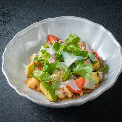 Салат с креветками в Florentini City Café по цене 1190 ₽