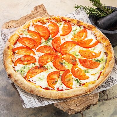 Пицца Маргарита 30 см в 7 небо по цене 540 ₽