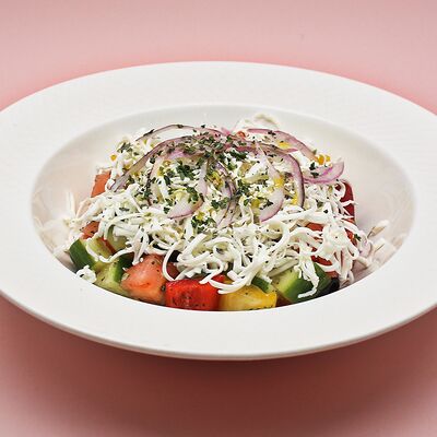 Шопский салат с фетой в Еще одна кондитерская Академик по цене 640 ₽