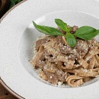 Фетучини с курицей и шампиньонами в Adriano