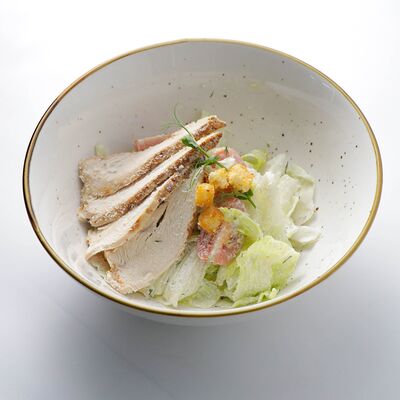 Цезарь c курицей в Rabbit по цене 2490 ₸