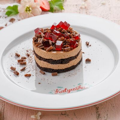Шоколадный торт с пряной вишней в Катюша Katyusha по цене 450
