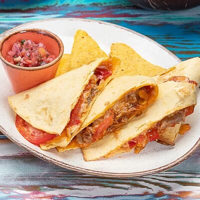 Кесадилья с говядиной в Burritos по цене 500 ₽