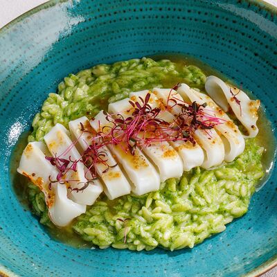 Орзо с кальмаром и зеленой аджикой в Чайхана Пахвала по цене 840 ₽