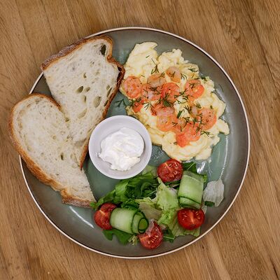 Скрембл с креветкойв 30 см по цене 690 ₽