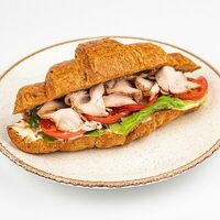 Круассан с пастрами из индейки в Kitchen