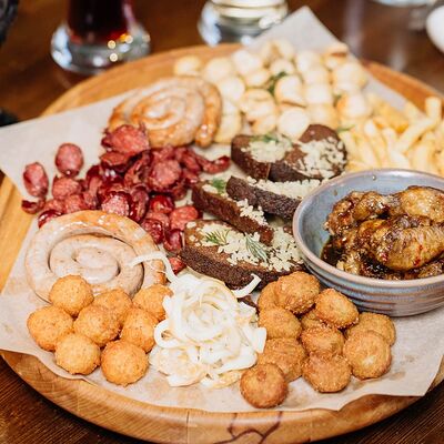 Большая пивная тарелка на компанию в Grenka на Труда по цене 1730 ₽