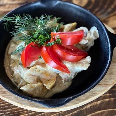 Жаркое из курицы с грибами под соусом в Станица по цене 460 ₽
