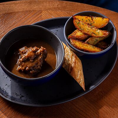 Говядина по-фламандски в Brasserie Lambic по цене 1290 ₽