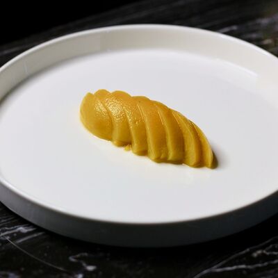 Персик консервированный в Luna по цене 150 ₽