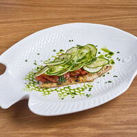 Филе дорадо на гриле с кабачками и томатной сальсой в Клёво