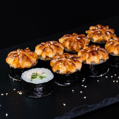 Запеченный с курицей в СушиТаяки по цене 882 ₽