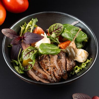 Салат со стейком в РАХАТ по цене 715 ₽