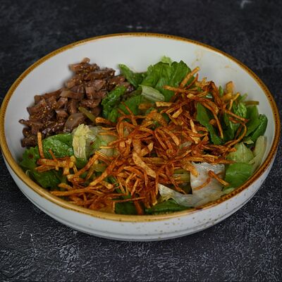 Салат с телячьим языкомв The Square по цене 580 ₽