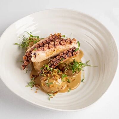 Осьминог, картофель и соус саке в Muse по цене 2500 ₽