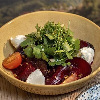 Салат со свеклой в Хочу Пури по цене 490 ₽