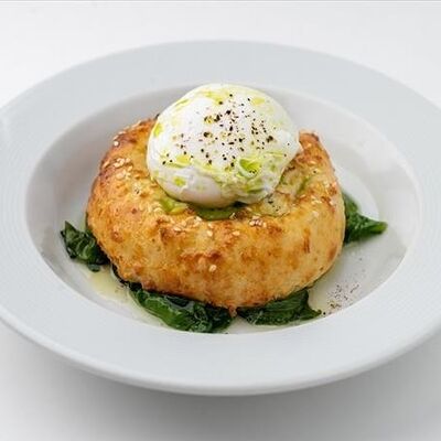 Бейгл творожный с яйцом в Волконский по цене 750 ₽