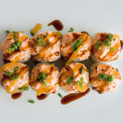 Ролл с угрём и пармезаном в соусе манго в Mad Chicken по цене 750 ₽