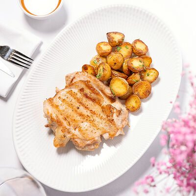 Бедро цыплёнка шрирача с картофелем мини в Рыба Мечты по цене 1250 ₽