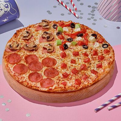 Пицца Четыре сезона на тонком тесте 30 см в Dostaевский по цене 688 ₽