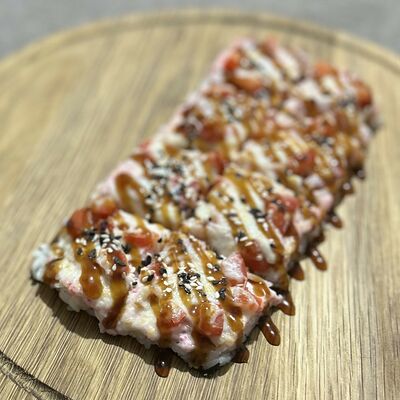 Суши-пицца с беконом в ГансРолл по цене 405 ₽