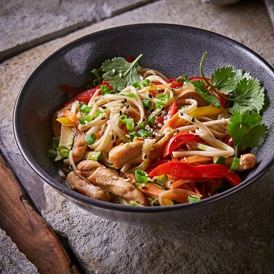 Лапша удон с курицей в Небулошная по цене 520 ₽