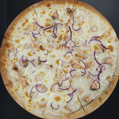 Морскаяв Пицца vs Роллы по цене 1300 ₽