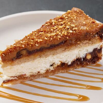 Торт банановый с карамельюв По Чесноку по цене 563 ₽