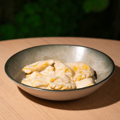 Вареники с творогом, ванильным соусом в Наша хвоя по цене 350 ₽