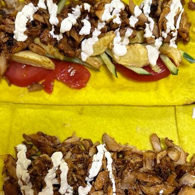Большая шаурма в сырном лаваше с картофелем фри в Brend-doner по цене 320 ₽