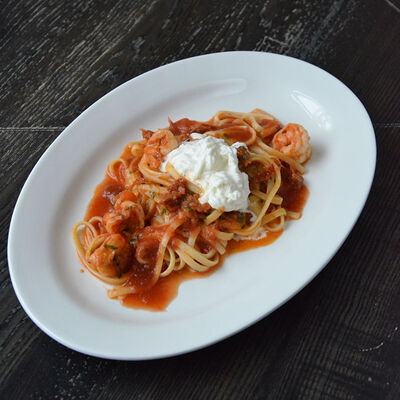 Лингвини аррабьята с креветками в Гости, бистро по цене 740 ₽