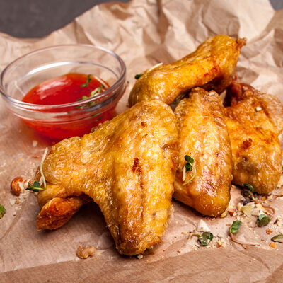 Куриные крыльяв остро-сладком соусе в Марк Твен по цене 270 ₽