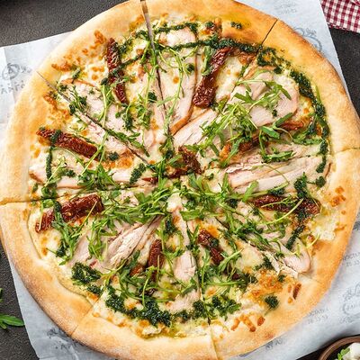 Пицца Курица с песто в Фан-Beer по цене 799 ₽