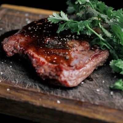 Стейк Фланк с пряным соусом из трав в О`Briens по цене 1533 ₽
