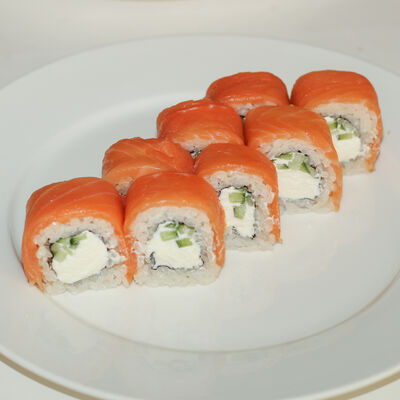 Ролл Филадельфия с огурцом в Гиро-пицца по цене 380 ₽