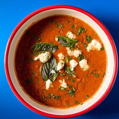 Томатный суп, фета и базилик в Mates Pizza по цене 790 ₽