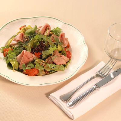 Салат с ростбифом и запеченным бататом в Моне по цене 910 ₽